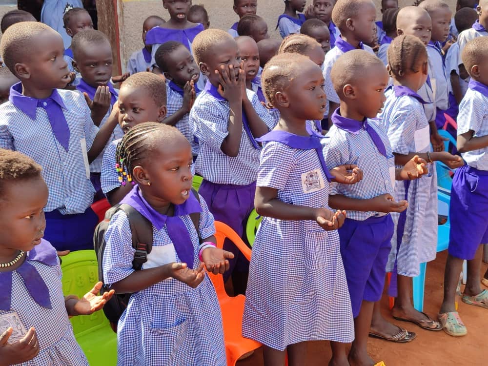 Immagine raffigurante un gruppo di bambini della comunità del Vescovo Carlassare