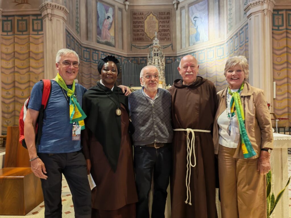 Associazione Bakhita con dei figuranti che interpretano Santa Bakhita e San Francesco