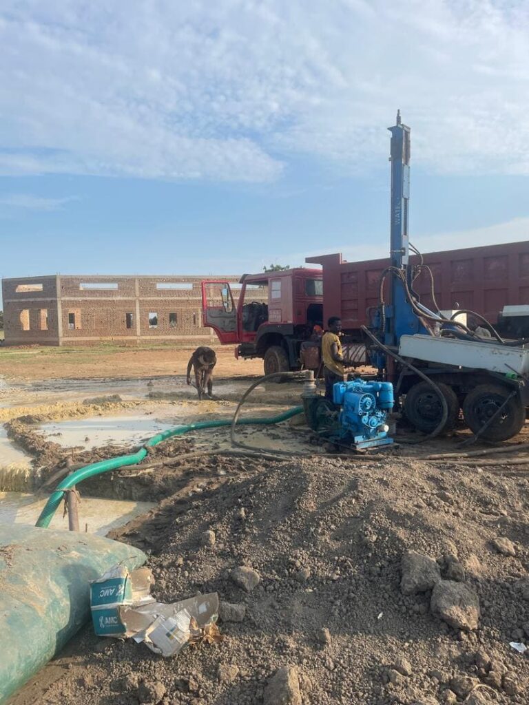 Lavori di realizzazione del pozzo di Bentiu.