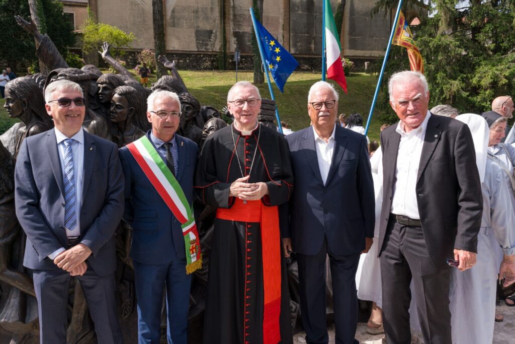 I tre sindaci di Schio, il Cardinale e il presidente dell'associazione